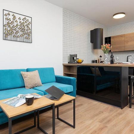 Srodmiescie Warsaw Muranow Apartments With Parking By Noclegi Renters Екстер'єр фото