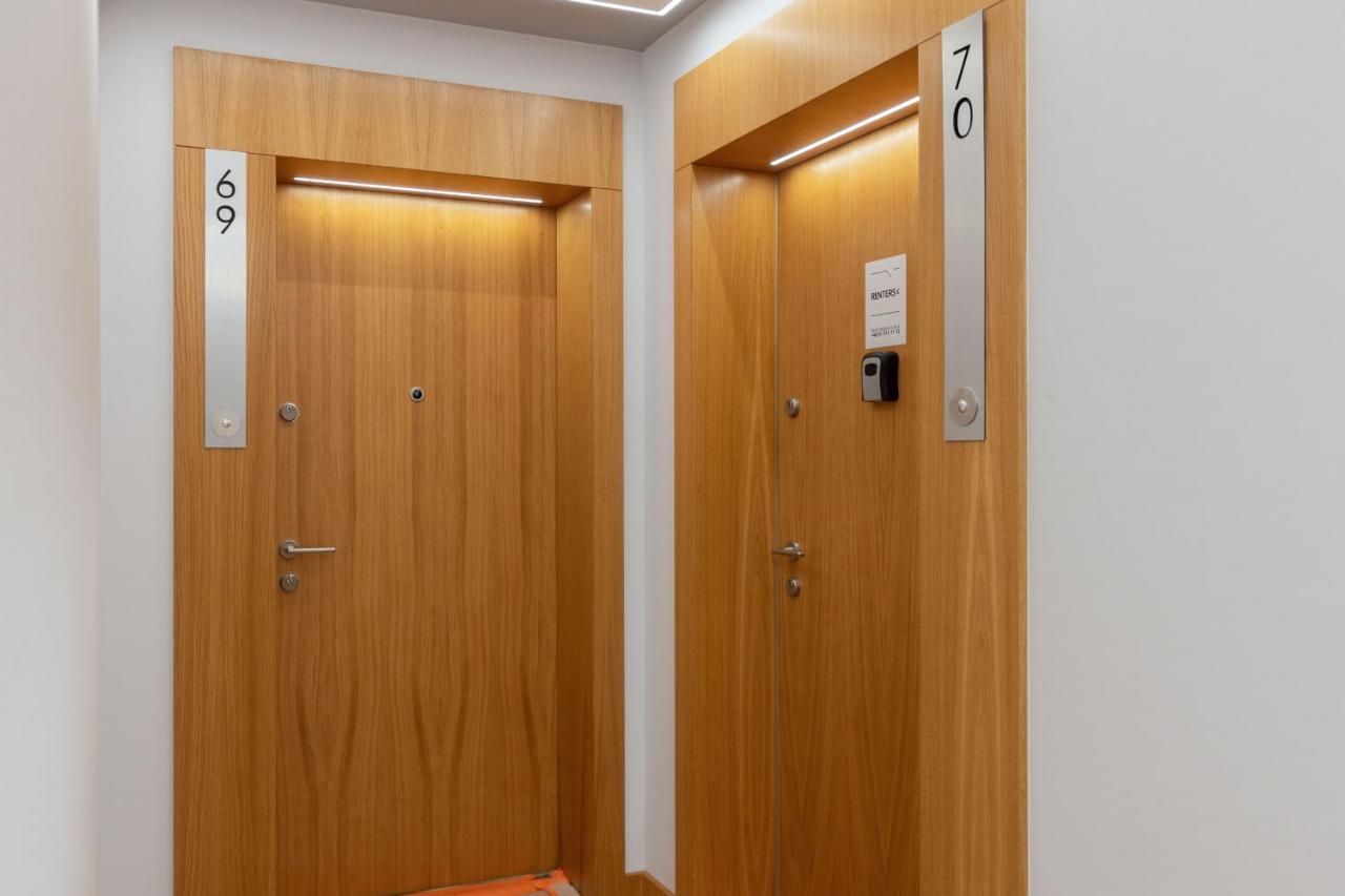 Srodmiescie Warsaw Muranow Apartments With Parking By Noclegi Renters Екстер'єр фото